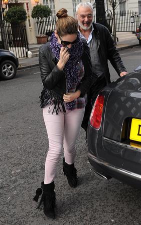 Kelly Brook Arriving home in London - Feb 6, 2013 