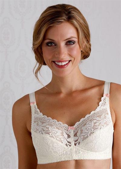 Armanda Barten in lingerie