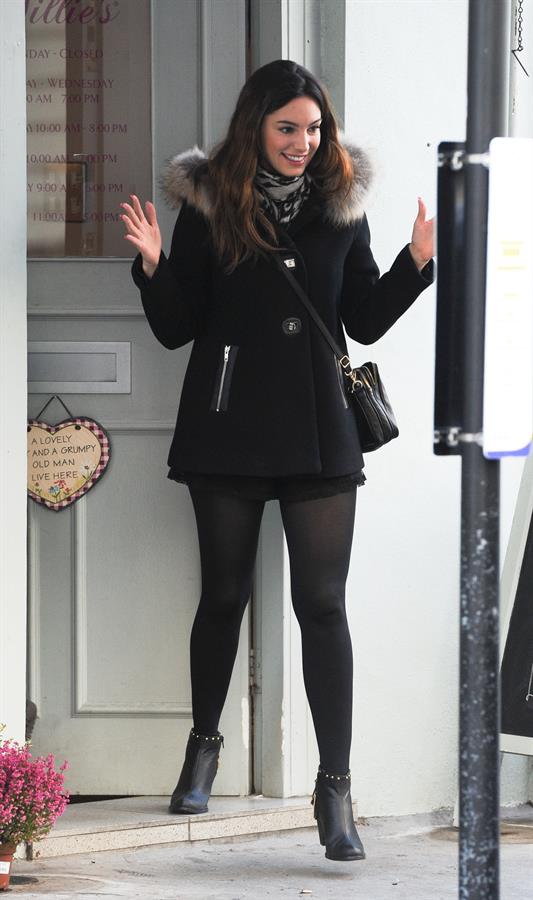 Kelly Brook Visiting her favourite nail bar in Maida Vale - October 4, 2012 