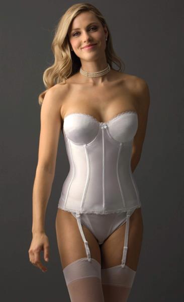 Armanda Barten in lingerie