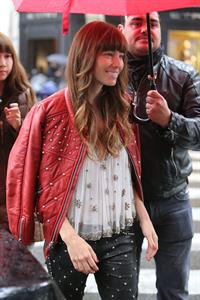 Jessica Biel Out Shopping in Paris (10/08/12) 