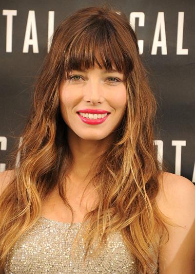 Jessica Biel poses at the Total Recall - Los Angeles Photo Call on July 28, 2012 in Beverly Hills, California