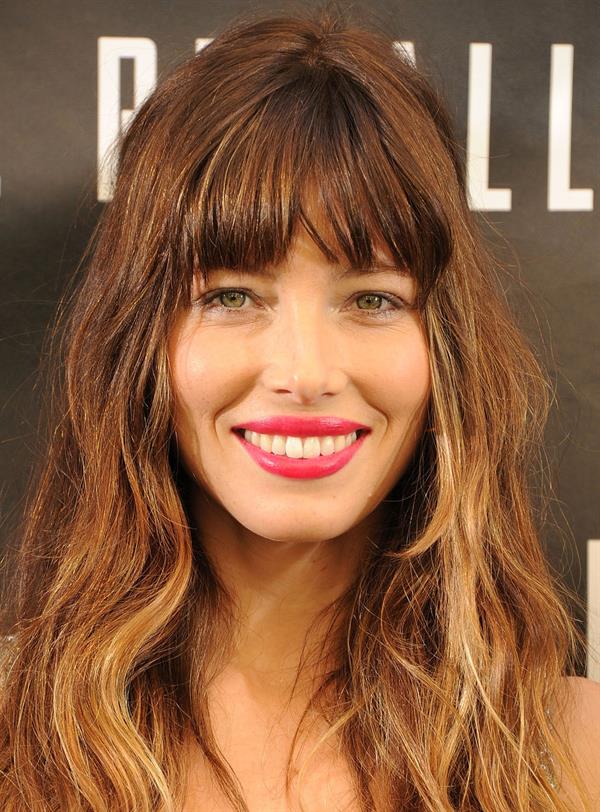Jessica Biel poses at the Total Recall - Los Angeles Photo Call on July 28, 2012 in Beverly Hills, California