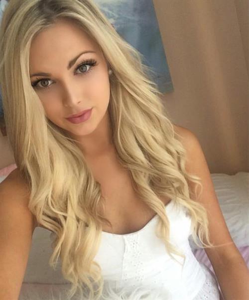 Keilih Stafford taking a selfie