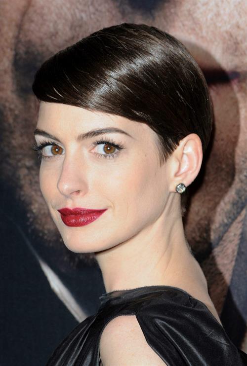 Anne Hathaway Les Miserables NY Premiere December 10-2012 