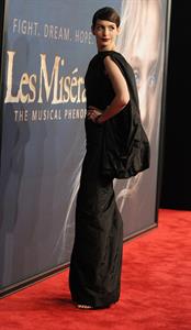 Anne Hathaway Les Miserables NY Premiere December 10-2012 