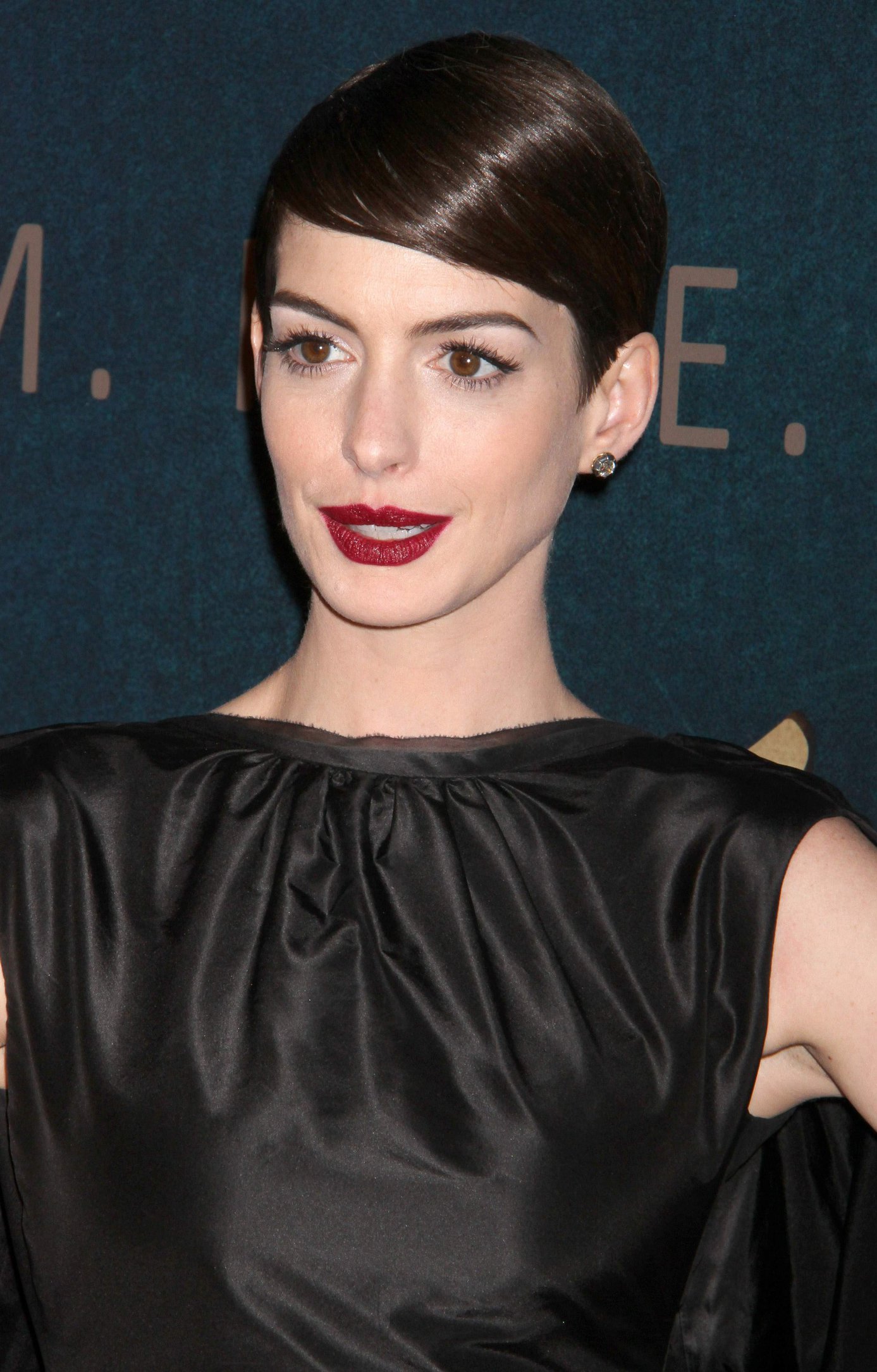 Anne Hathaway Les Miserables NY Premiere December 10-2012 