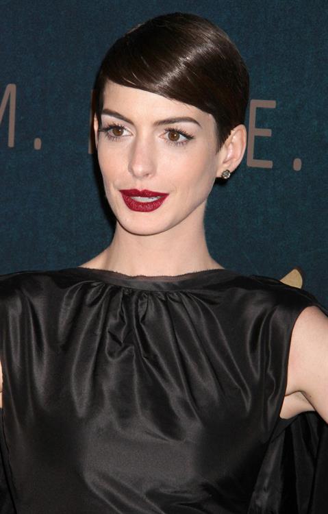 Anne Hathaway Les Miserables NY Premiere December 10-2012 