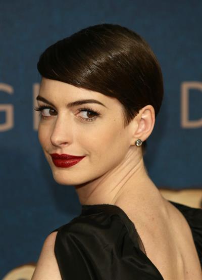 Anne Hathaway Les Miserables NY Premiere December 10-2012 