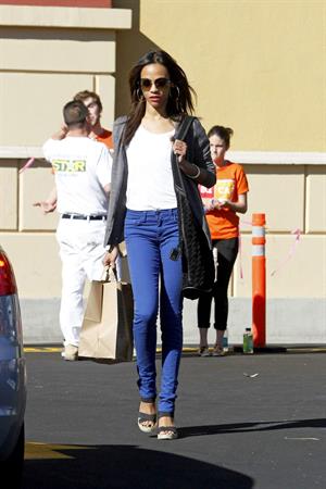 Zoe Saldana Out in Los Angeles January 4, 2012  