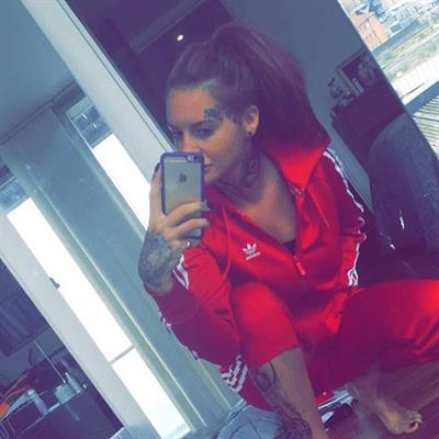 Jemma Lucy taking a selfie