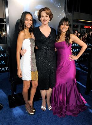 Zoe Saldana ''Avatar'' Premiere in Los Angeles December 16, 2009   