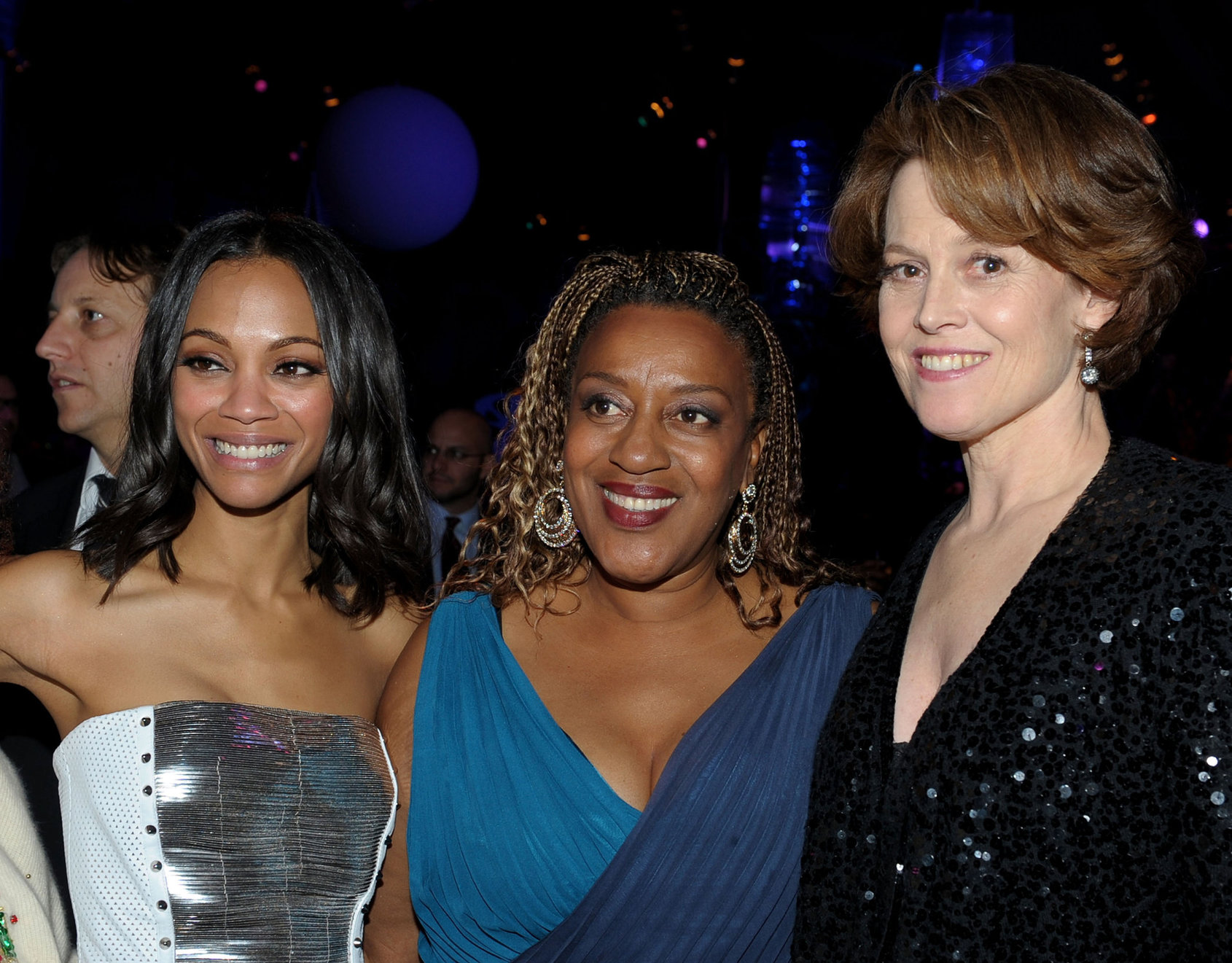 Zoe Saldana ''Avatar'' Premiere in Los Angeles December 16, 2009   