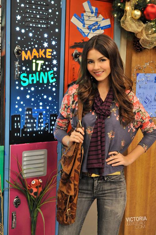 Victoria Justice Victorious Season 3 Episode 1 'A Christmas Tori' stills