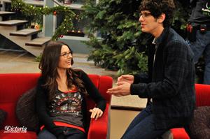 Victoria Justice Victorious Season 3 Episode 1 'A Christmas Tori' stills