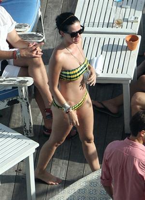 Katy Perry - In a bikini at a hotel pool in Miami July 27, 2012