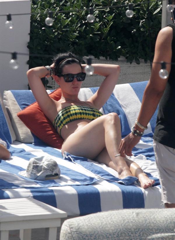 Katy Perry - In a bikini at a hotel pool in Miami July 27, 2012