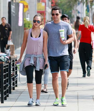 Jessica Alba going for smoothies September 14, 2011