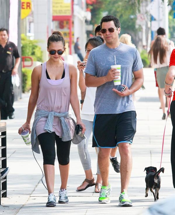 Jessica Alba going for smoothies September 14, 2011