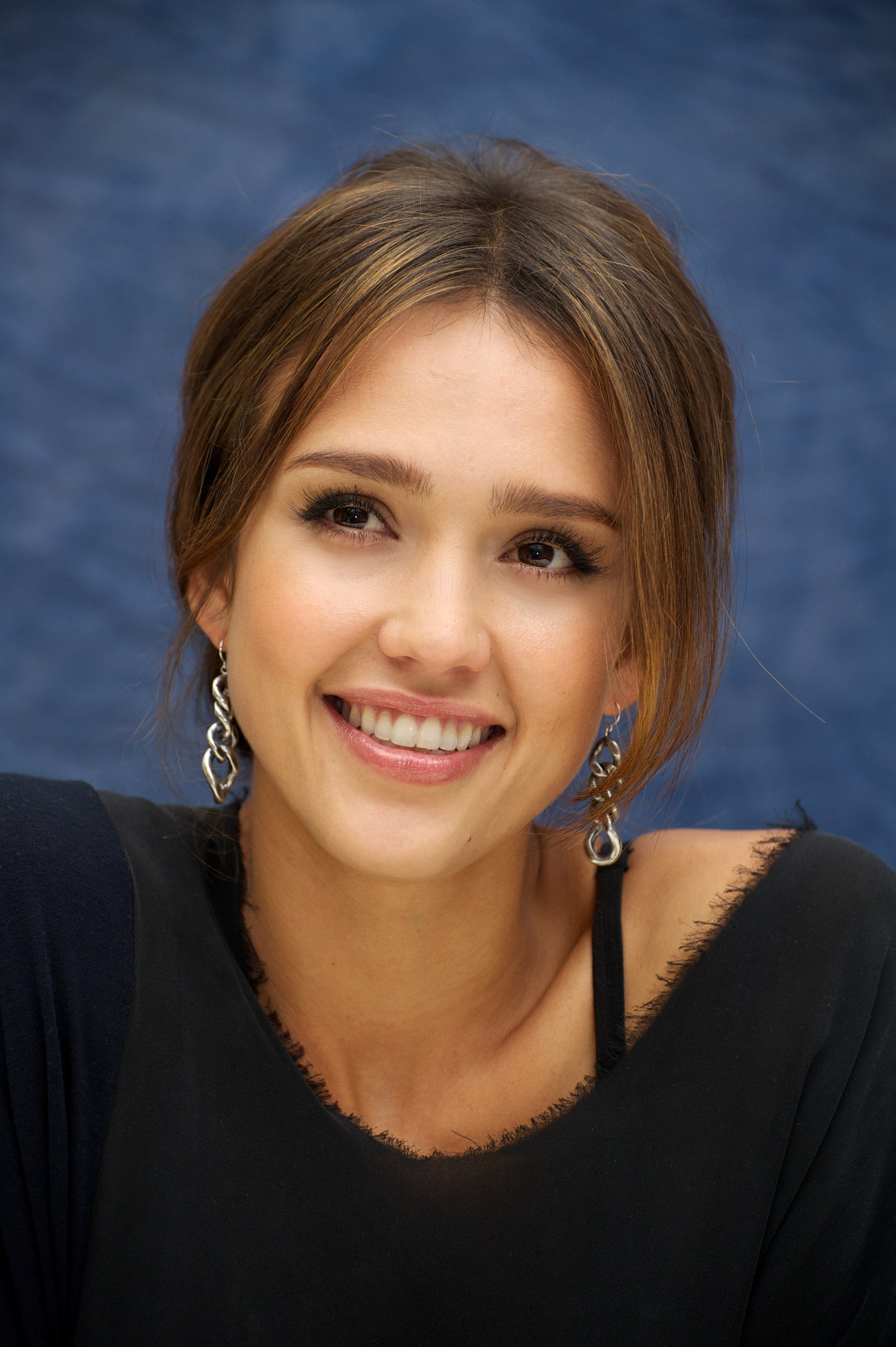 Jessica Alba Machete press conference portraits in Beverly Hills on August 27, 2010
