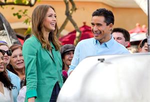 Jessica Alba on the set of Extra in Los Angeles on January 25, 2012 