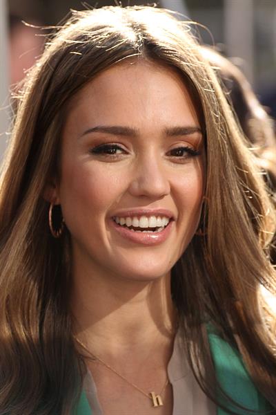 Jessica Alba on the set of Extra in Los Angeles on January 25, 2012 