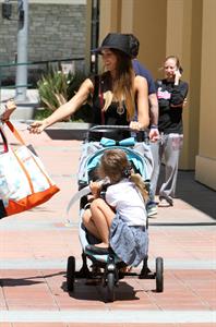 Jessica Alba Shopping with daughters - Aug 24 