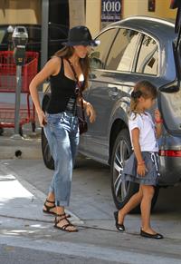 Jessica Alba Shopping with daughters - Aug 24 