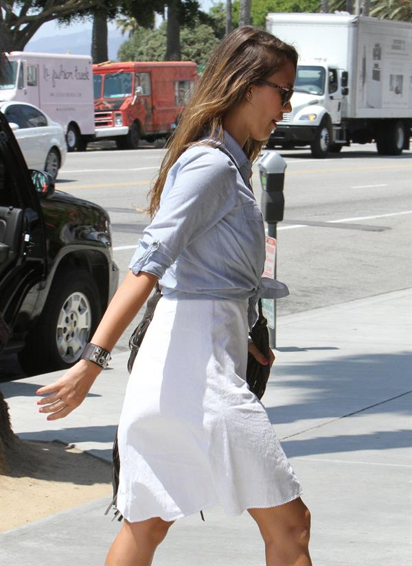 Jessica Alba At Ivy in before heading back to her office in Santa Monica - August 17,2012