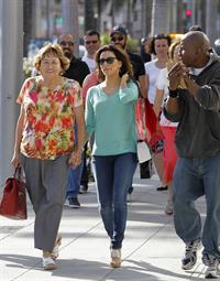 Eva Longoria Goes shoe shopping in Beverly Hills (May 23, 2013) 
