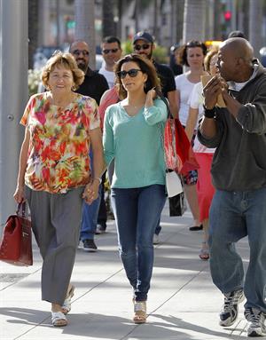 Eva Longoria Goes shoe shopping in Beverly Hills (May 23, 2013) 