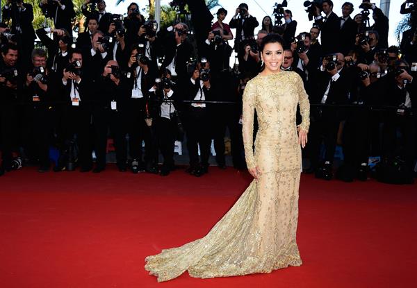Eva Longoria in a Versace dress at the premiere of Le Passe in Cannes (17.05.2013) 