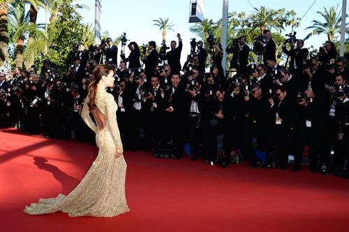 Eva Longoria in a Versace dress at the premiere of Le Passe in Cannes (17.05.2013) 