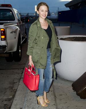 Kylie Minogue - John F. Kennedy International Airport in New York (08.05.2013) 
