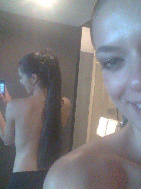 Adrianne Curry taking a selfie