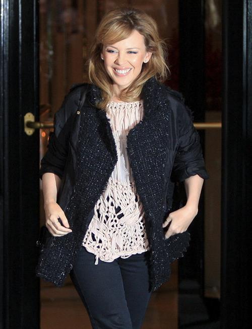 Kylie Minogue Leaving the Four Seasons hotel in Paris - October 29, 2012