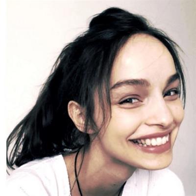 Luma Grothe taking a selfie