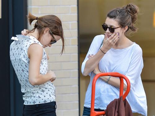 Emma Watson Shopping at a jewelry stand in the meatpacking district of New York 14.09.12
