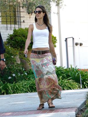 Alessandra Ambrosio checking out houses in Los Angeles 13.09.11 
