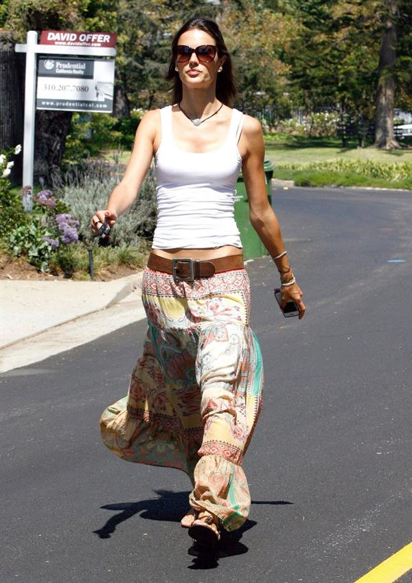 Alessandra Ambrosio checking out houses in Los Angeles 13.09.11 