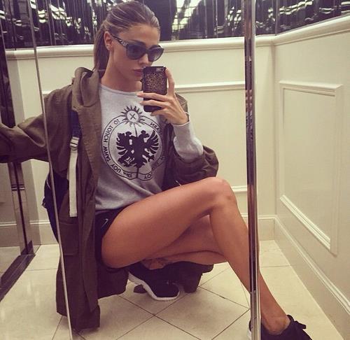 Belén Rodríguez taking a selfie