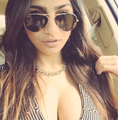 Mia Khalifa taking a selfie