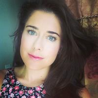 Manon Mathews taking a selfie