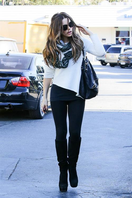 Kate Beckinsale at Brentwood Country Market October 31-2013 
