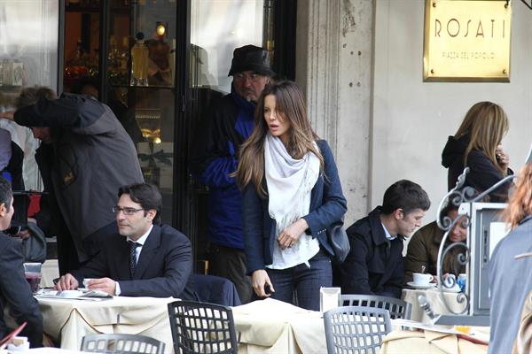 Kate Beckinsale On Set of The Face of an Angel in Rome November 11-2013 