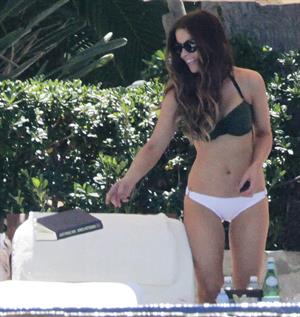 Kate Beckinsale in bikini as she fits in some sunbathing on family holiday in Mexico March 28-2013 