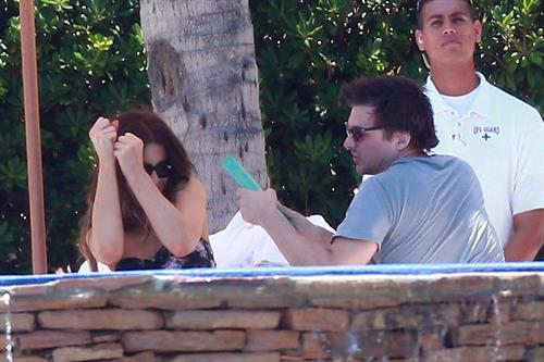 Kate Beckinsale wearing a bikini on vacation in Mexico August 21, 2013