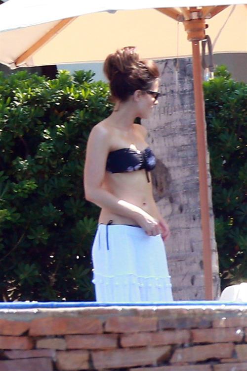 Kate Beckinsale wearing a bikini on vacation in Mexico August 21, 2013