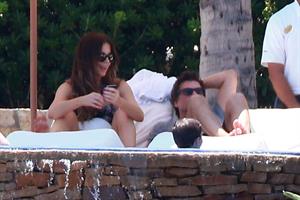 Kate Beckinsale wearing a bikini on vacation in Mexico August 21, 2013