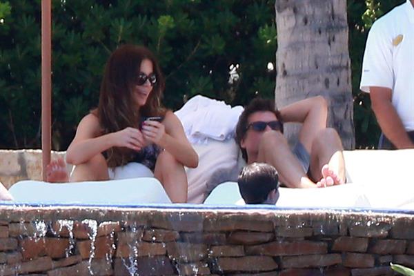 Kate Beckinsale wearing a bikini on vacation in Mexico August 21, 2013